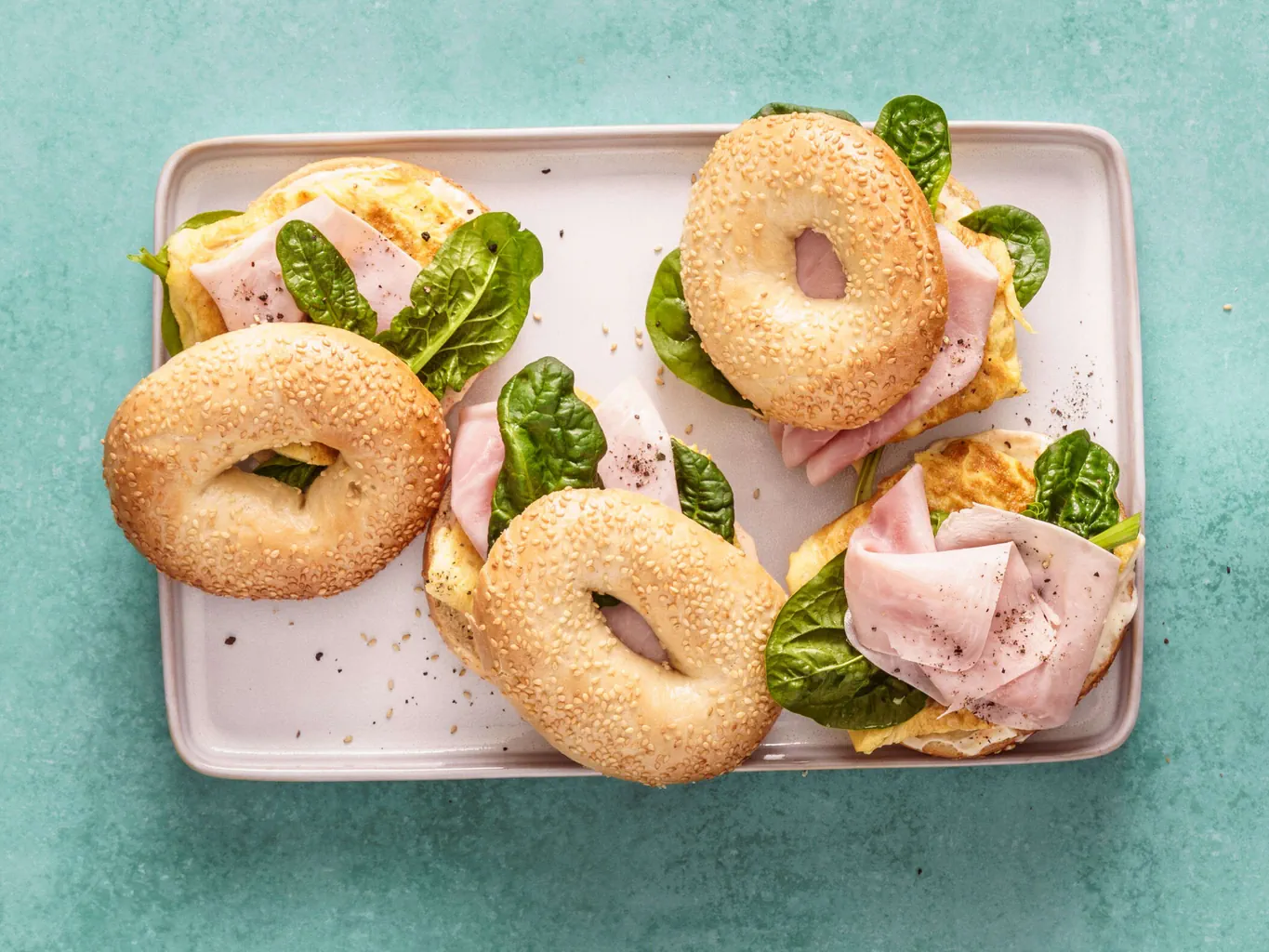 Schinken-Ei-Bagelsandwich
