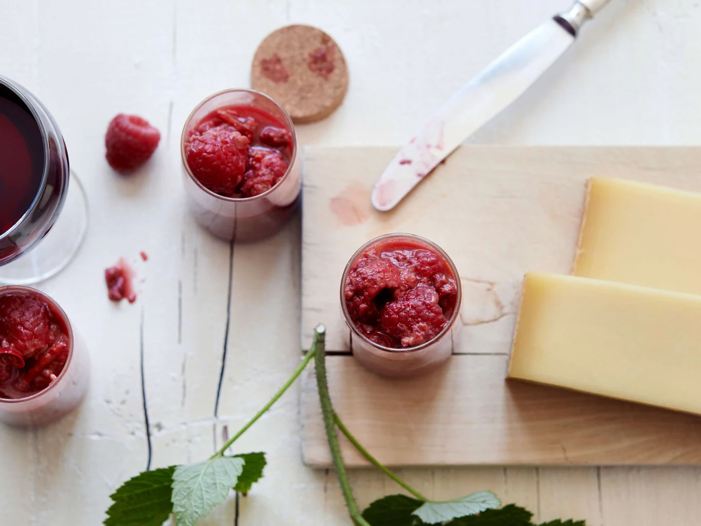 Gruyère con chutney di lamponi