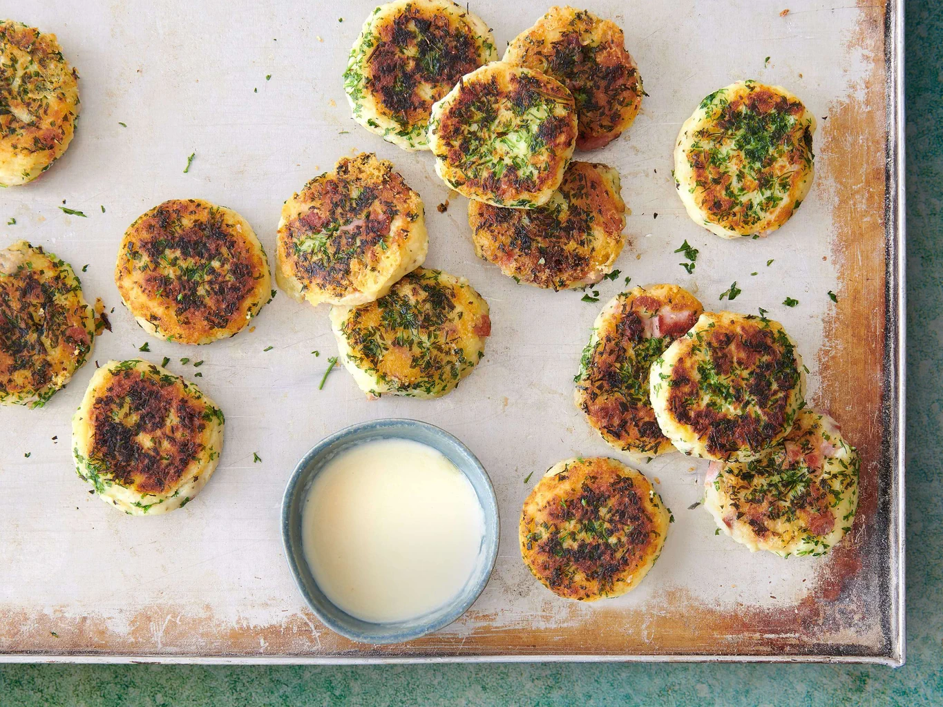 Kartoffeltätschli mit Käse und Rippli