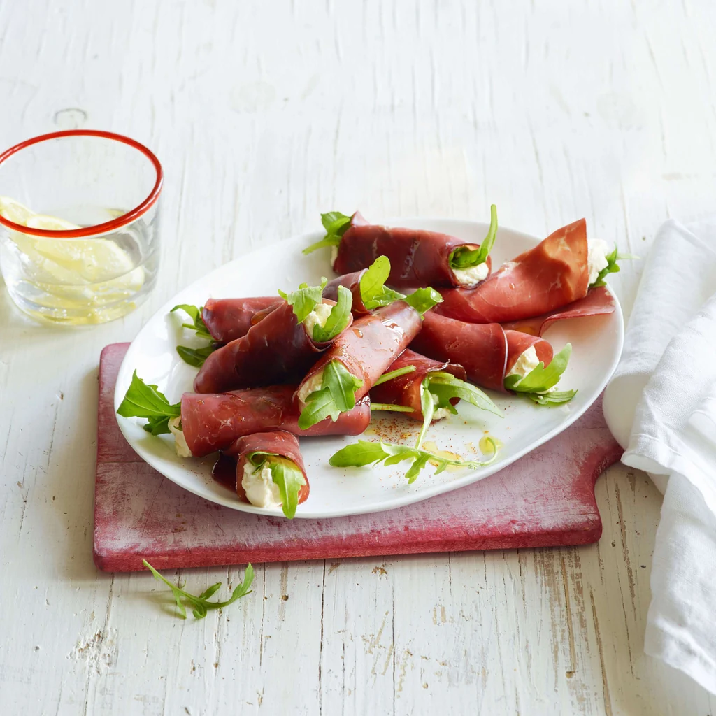 Bresaolaröllchen mit Zitronenfrischkäse