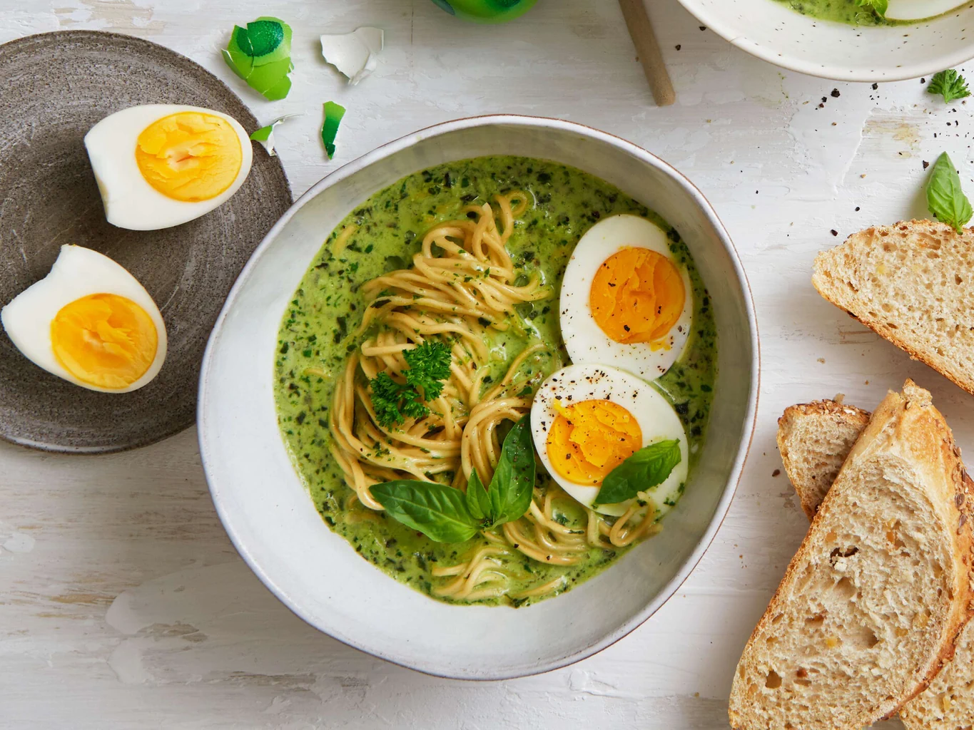 Frühlingssuppe mit Ei