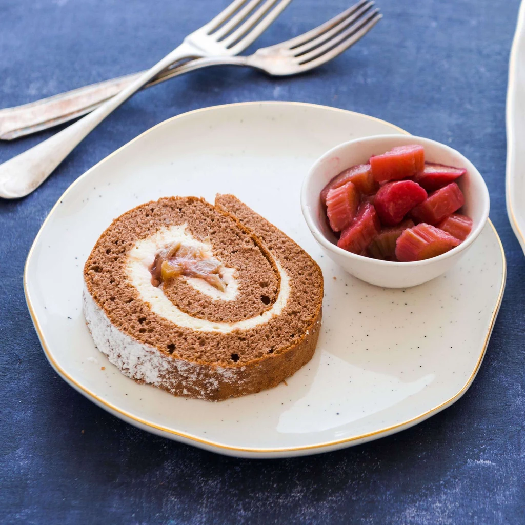 Roulade au chocolat et à la rhubarbe sans gluten