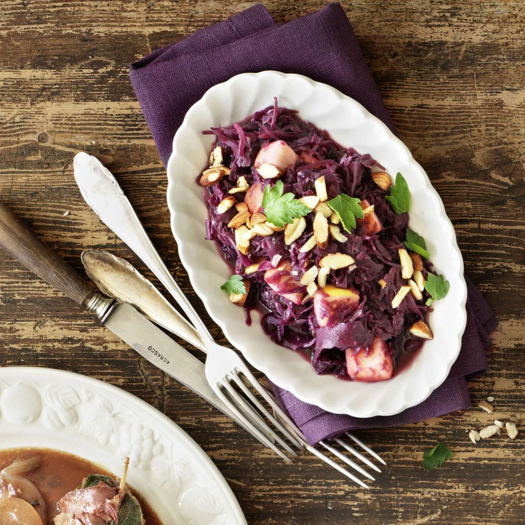 Rotkohl mit Äpfeln und Rauchmandeln