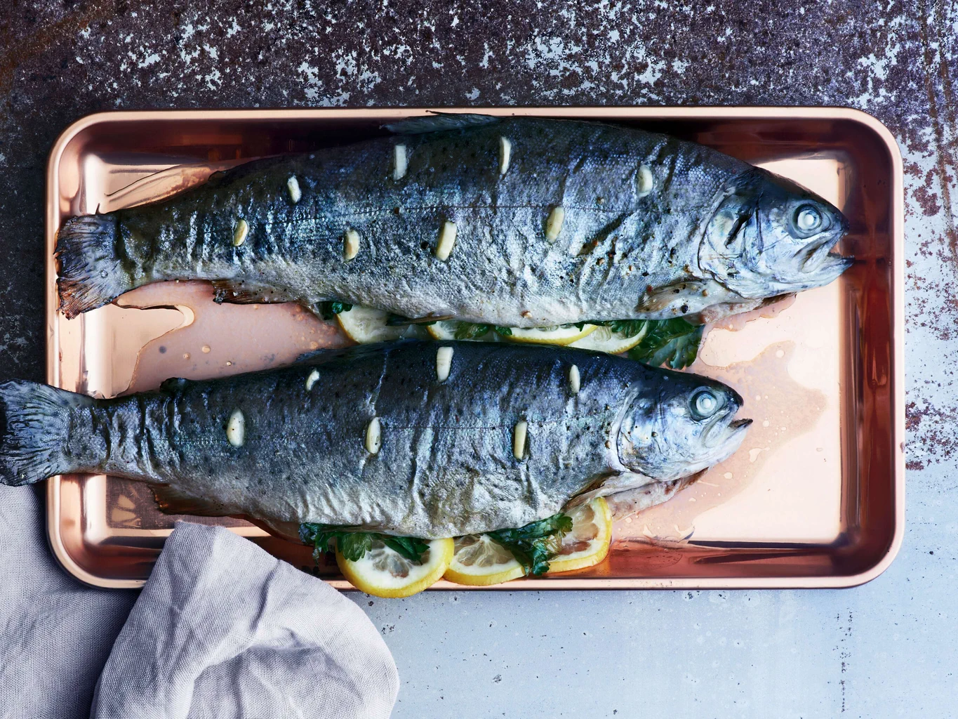 Truite à l'ail au four