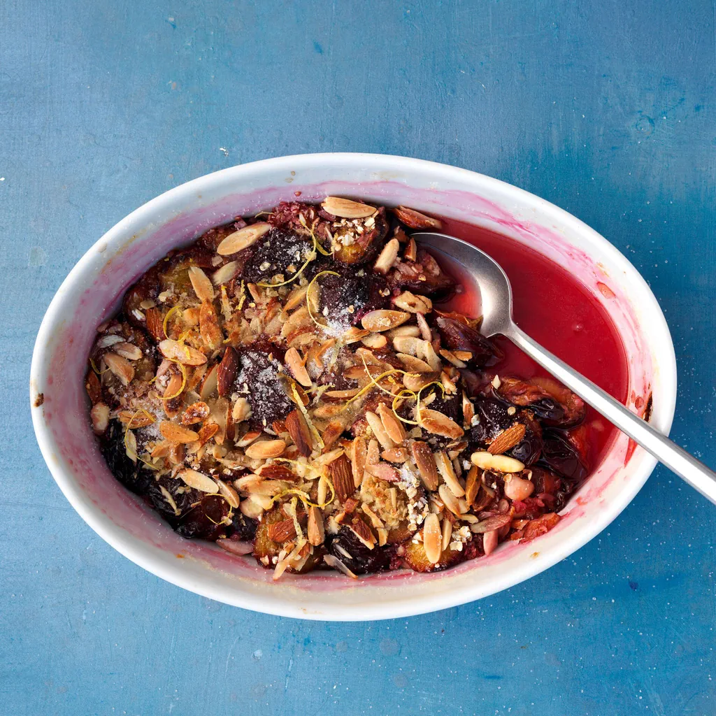 Zwetschgencrumble mit Mandeln