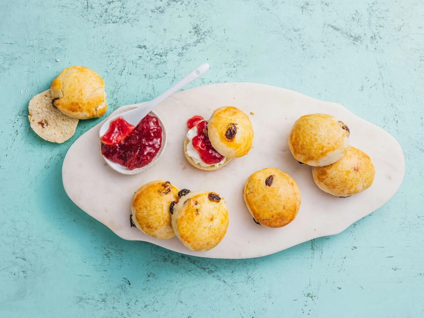 Scones mit Weinbeeren
