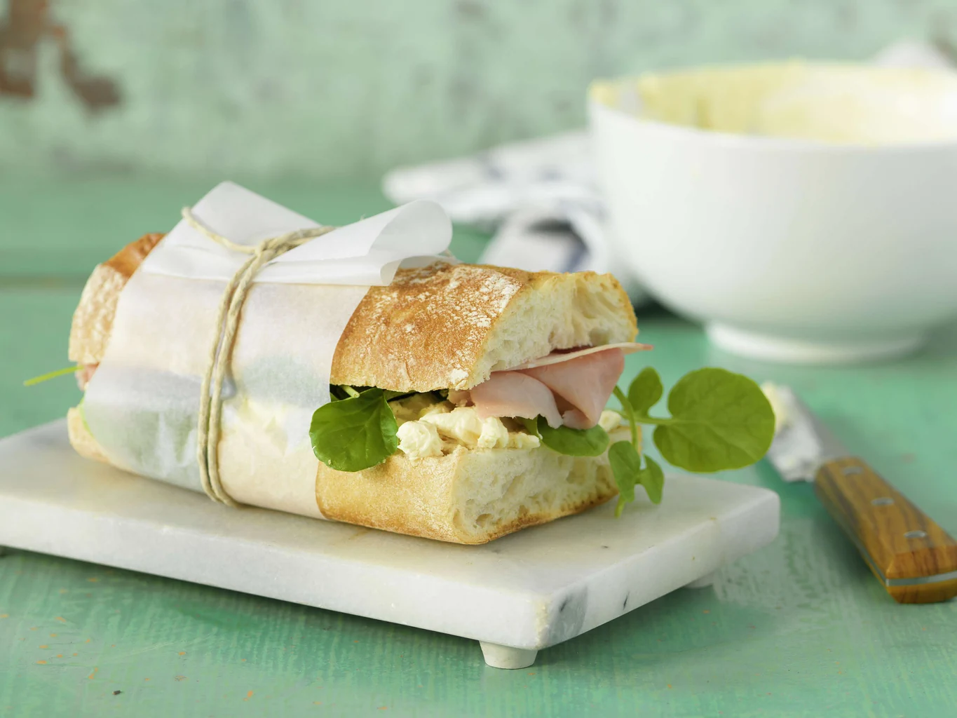 Baguette con formaggio fresco al limone