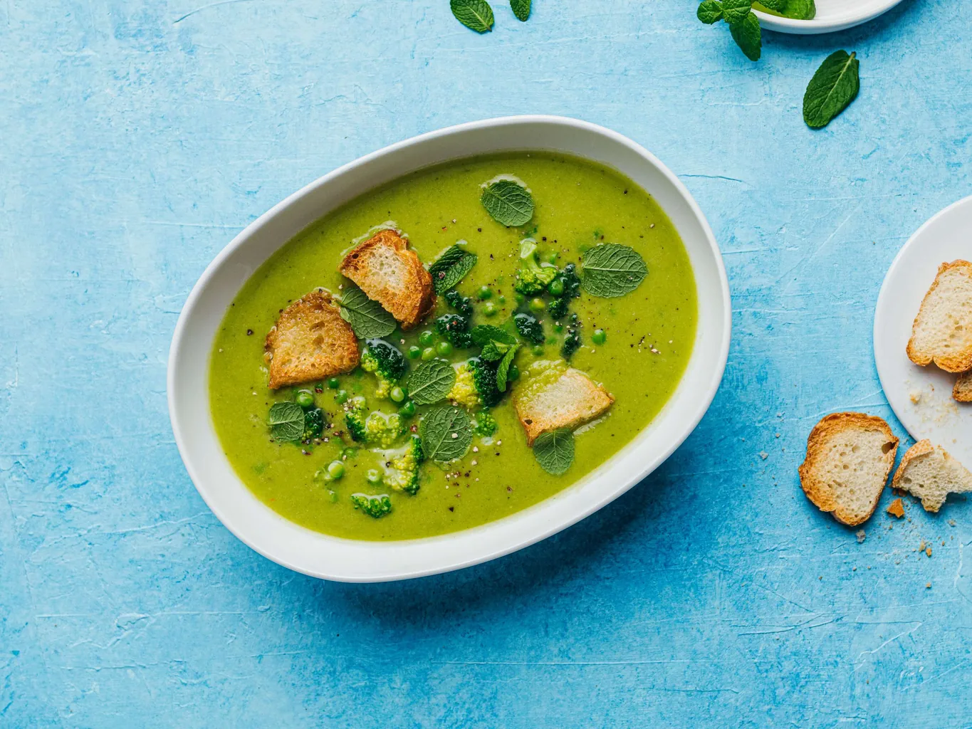 Crema di piselli e broccoli con crostini