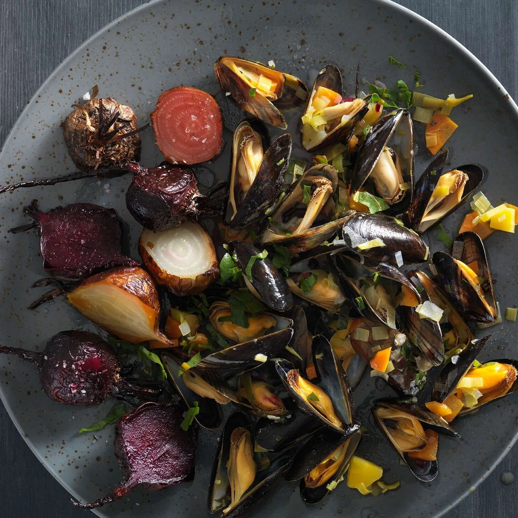 Barbabietole al forno con cozze saltate