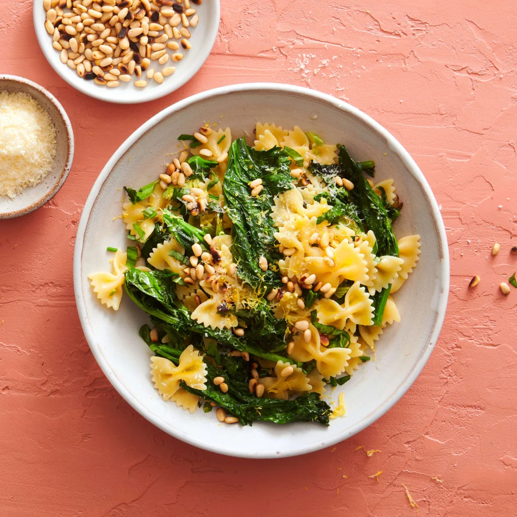 Pasta con cime di rapa e pinoli di cedro