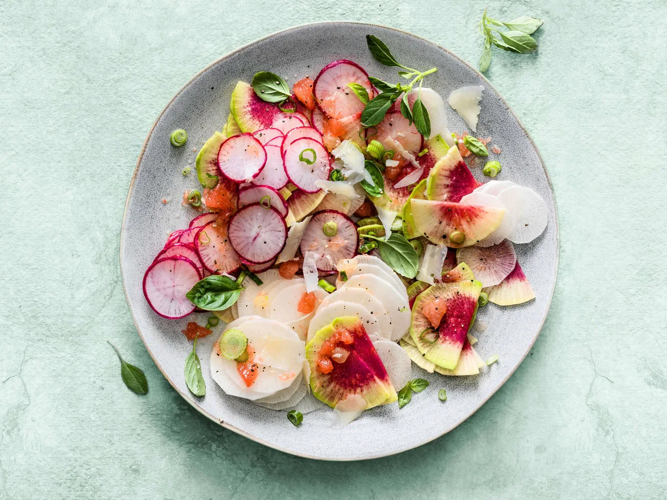 Bunter Rettichsalat mit Parmesan