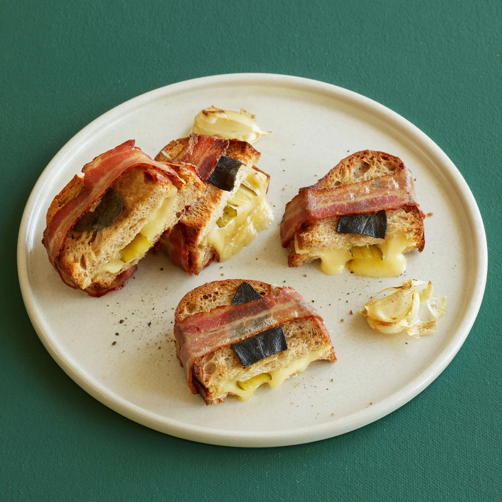 Panini con formaggio raclette al forno