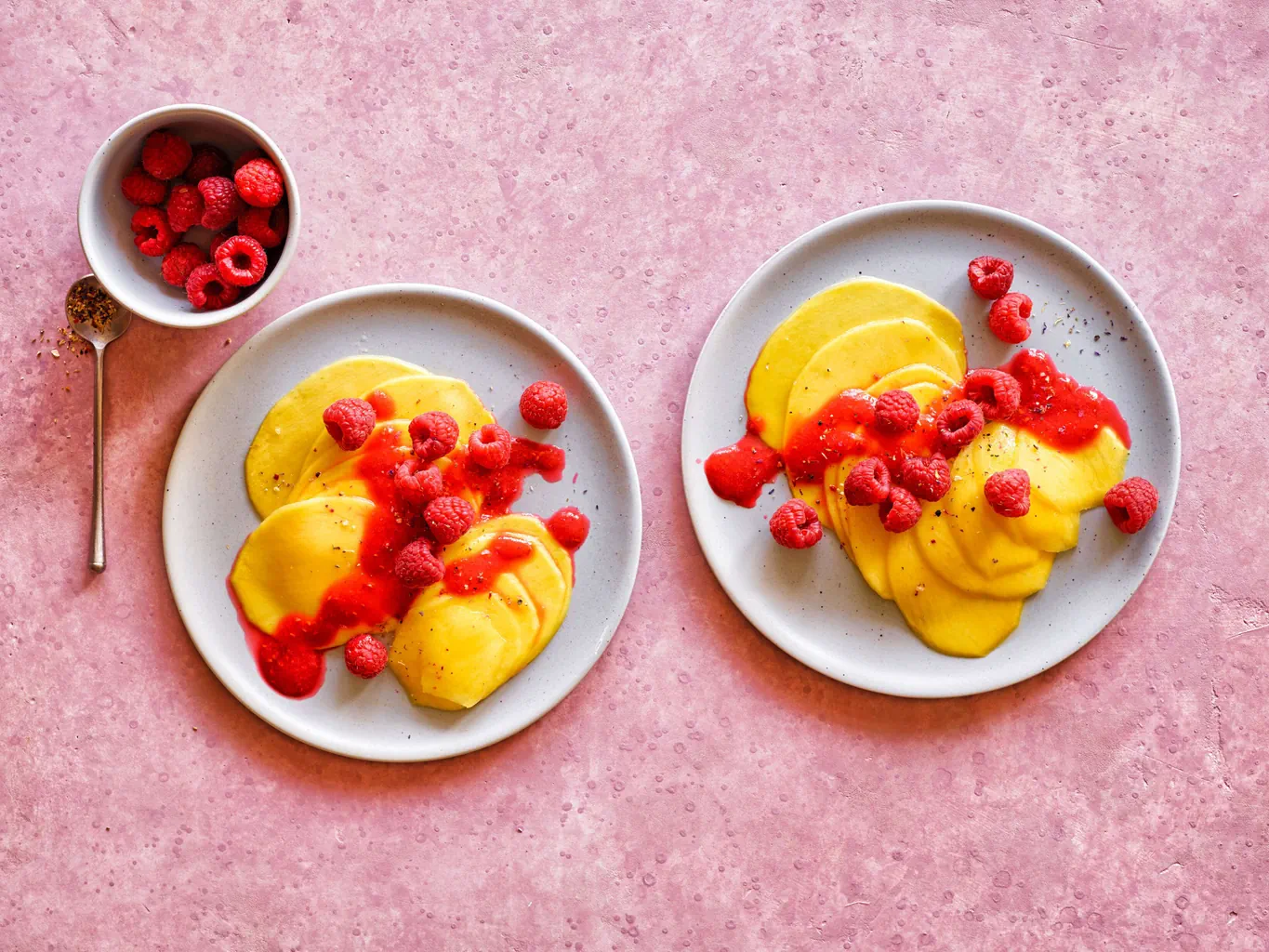 Carpaccio di mango con salsa piccante di lamponi