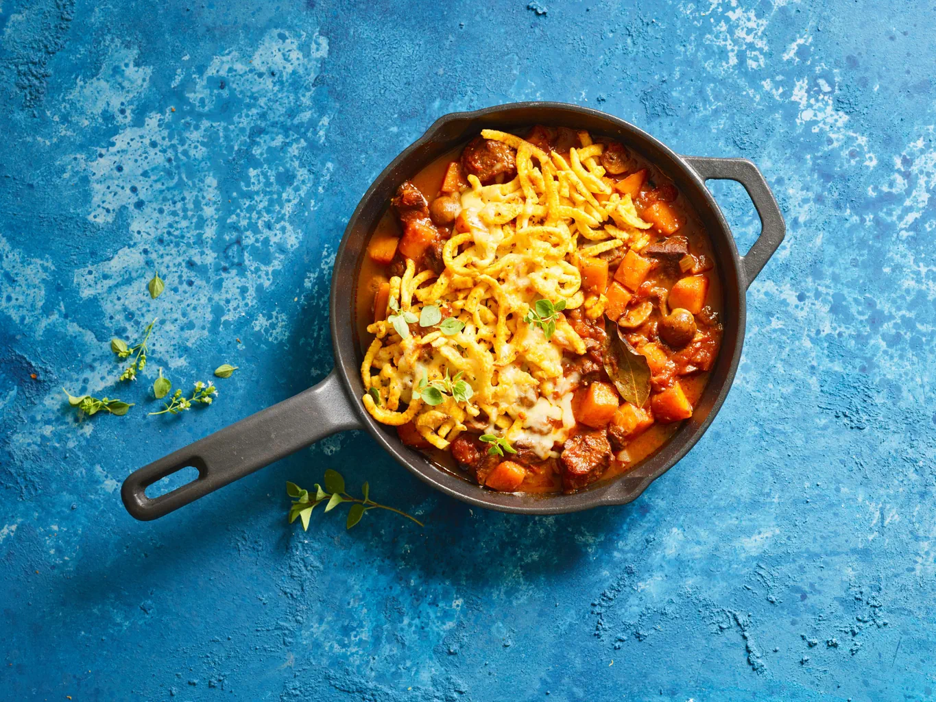 Spezzatino di manzo alla zucca e alle prugne con spätzli