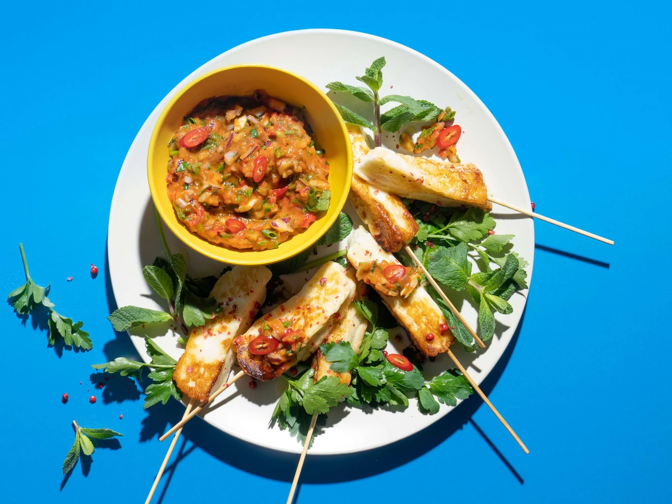 Halloumi-Spiesschen mit Tomaten-Salsa