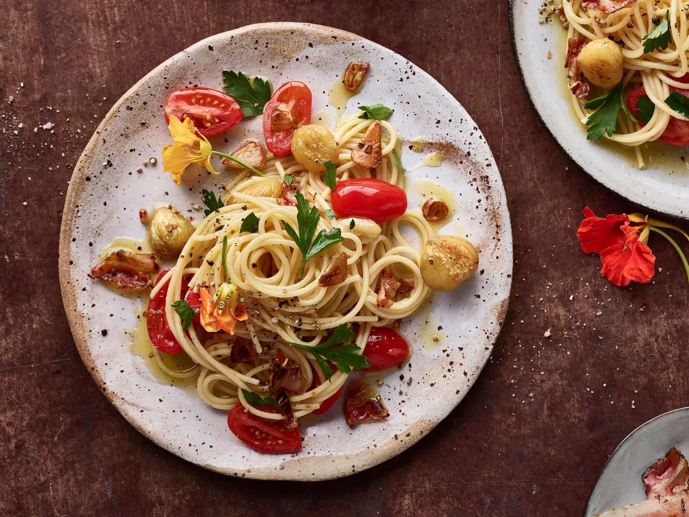 Spaghetti mit Marroni, Tomaten und Speck