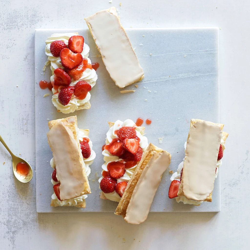 Blätterteigschnitten mit Erdbeeren