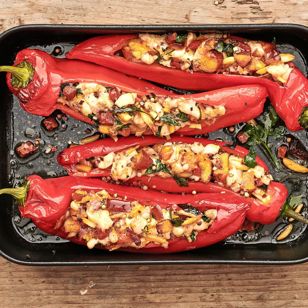 Mit Kaninchenfleisch gefüllte Peperoni