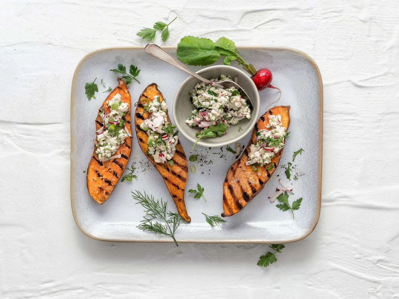 Patate dolci al grill con topping vegano