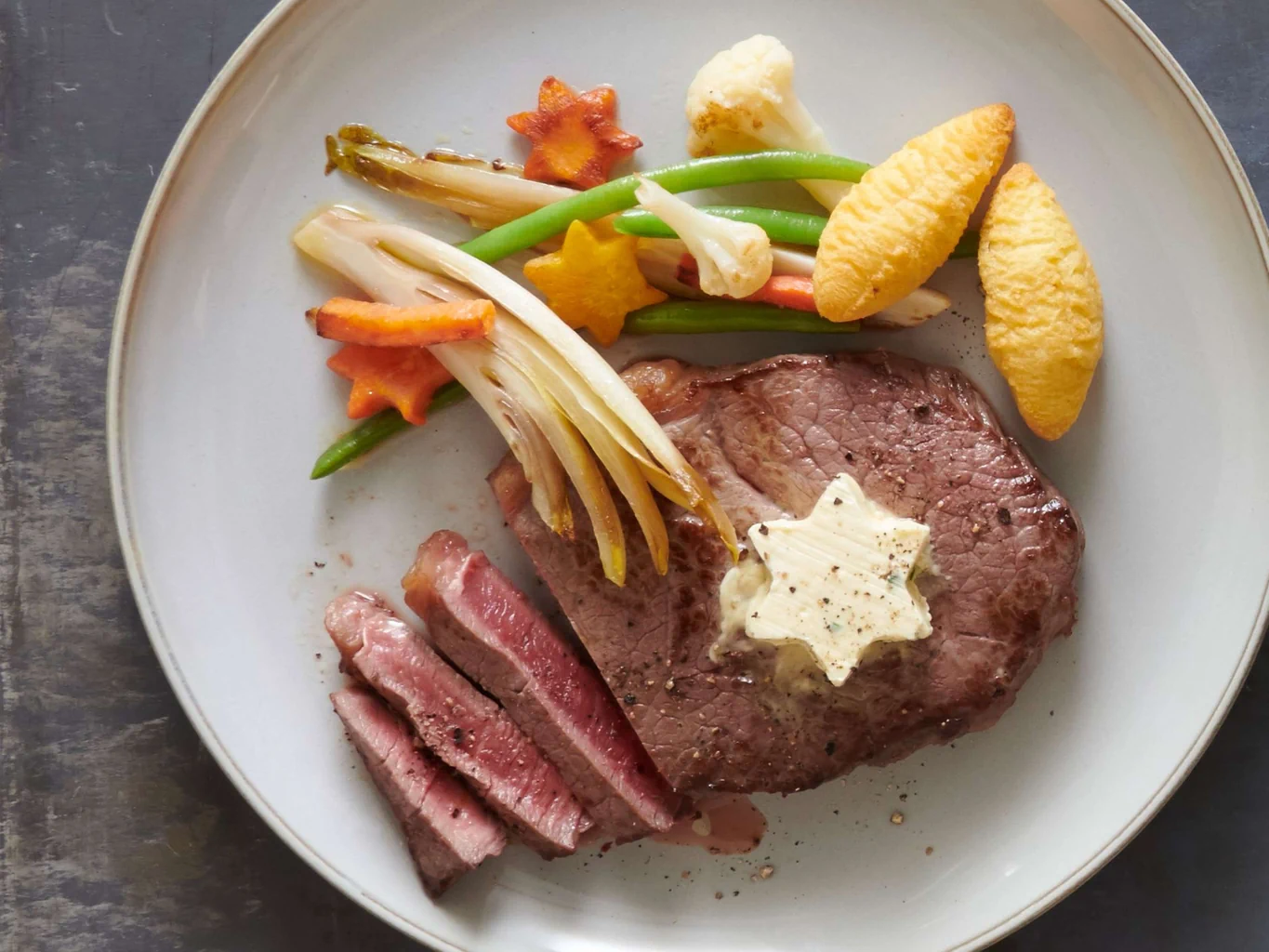 Entrecôte dry aged avec légumes rissolés