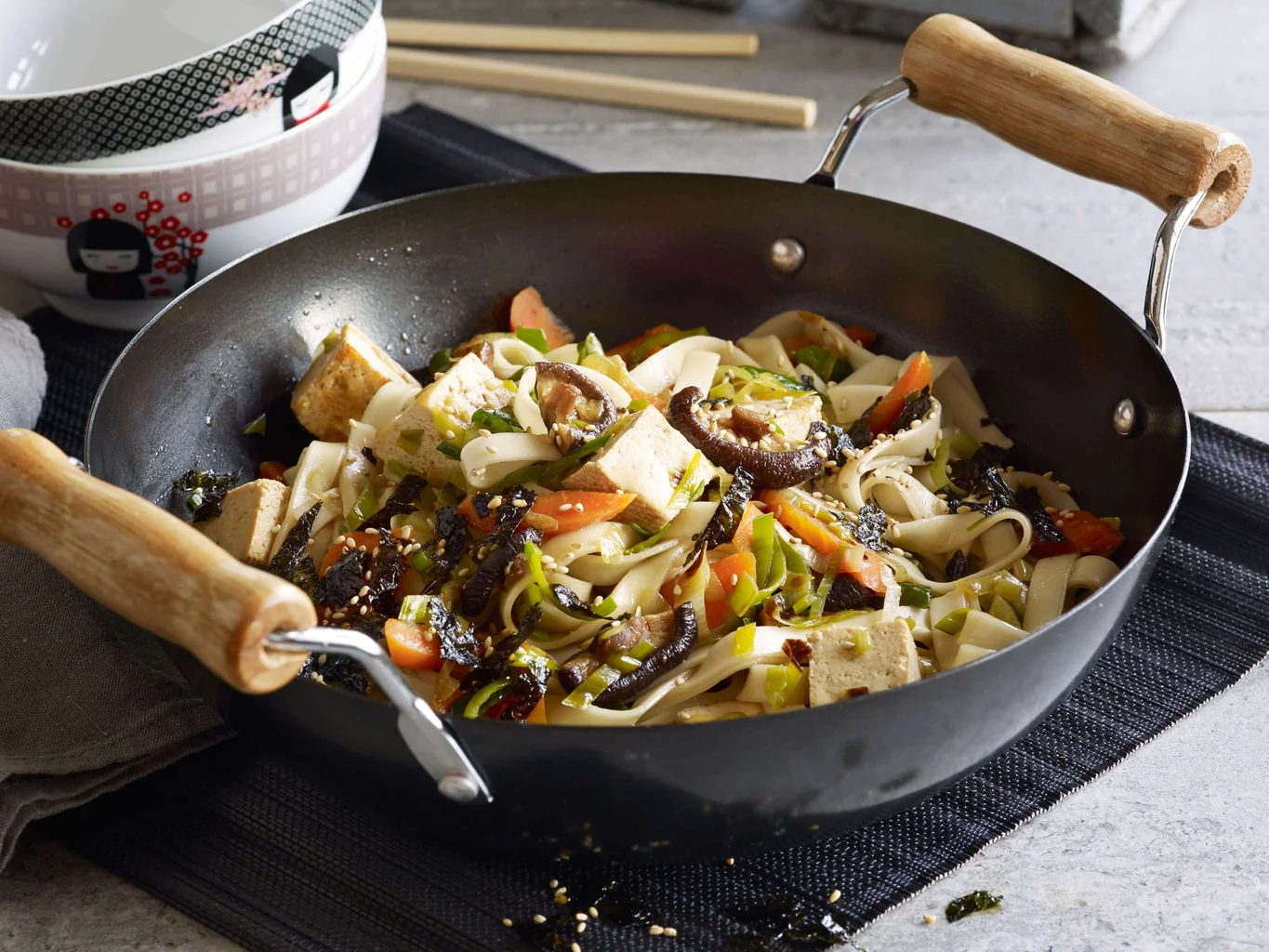 Yaki udon avec tofu et légumes