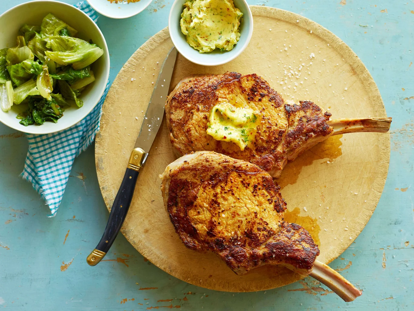 Côtelette de veau avec beurre au curry et laitue romaine