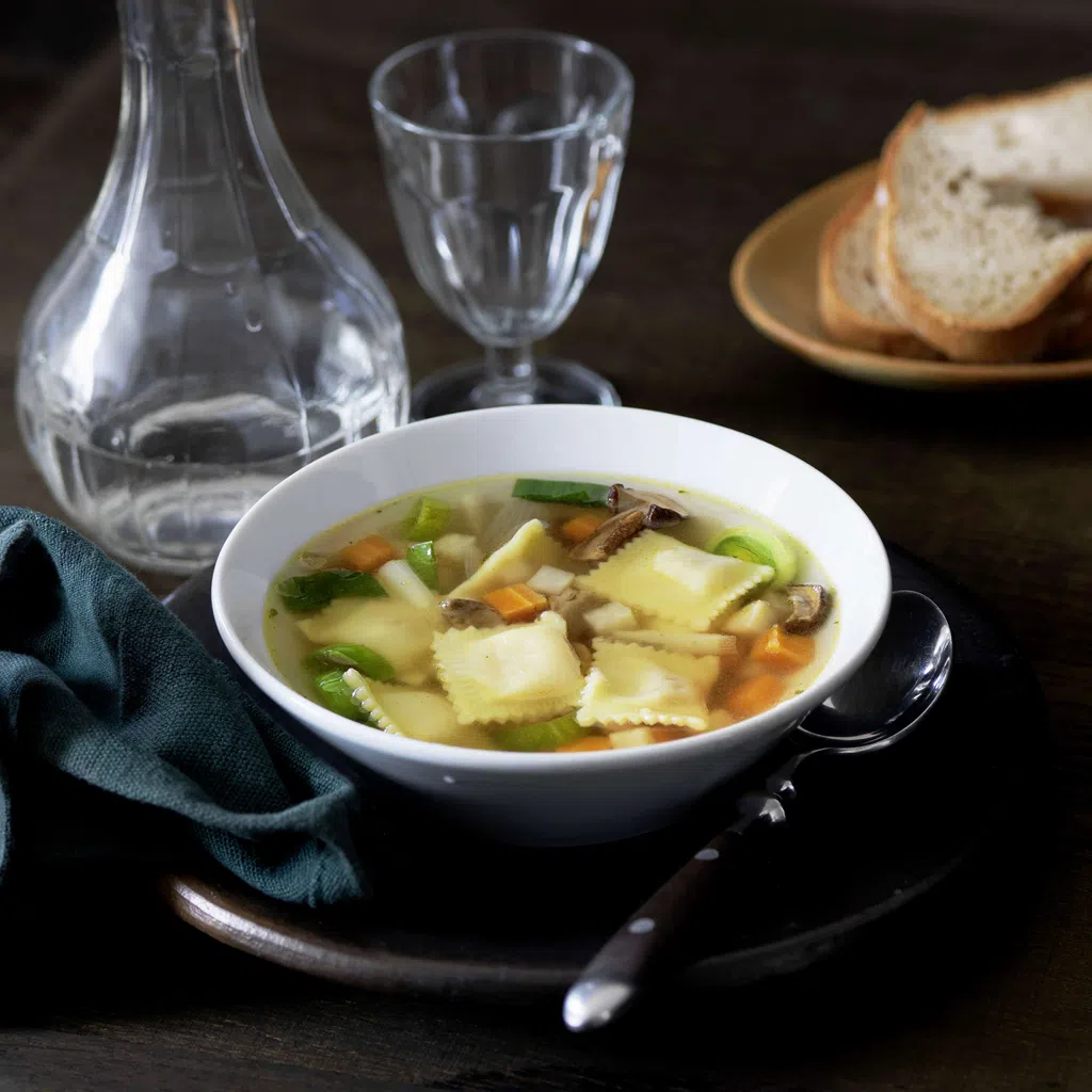 Quadrucci al Brasato in Gemüse-Steinpilz-Suppe
