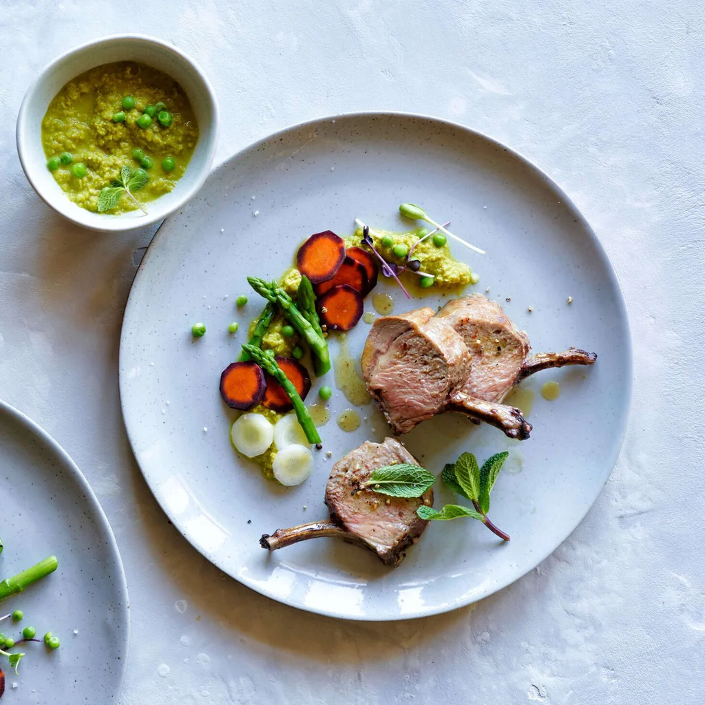 Purè di piselli alla menta con carré d'agnello
