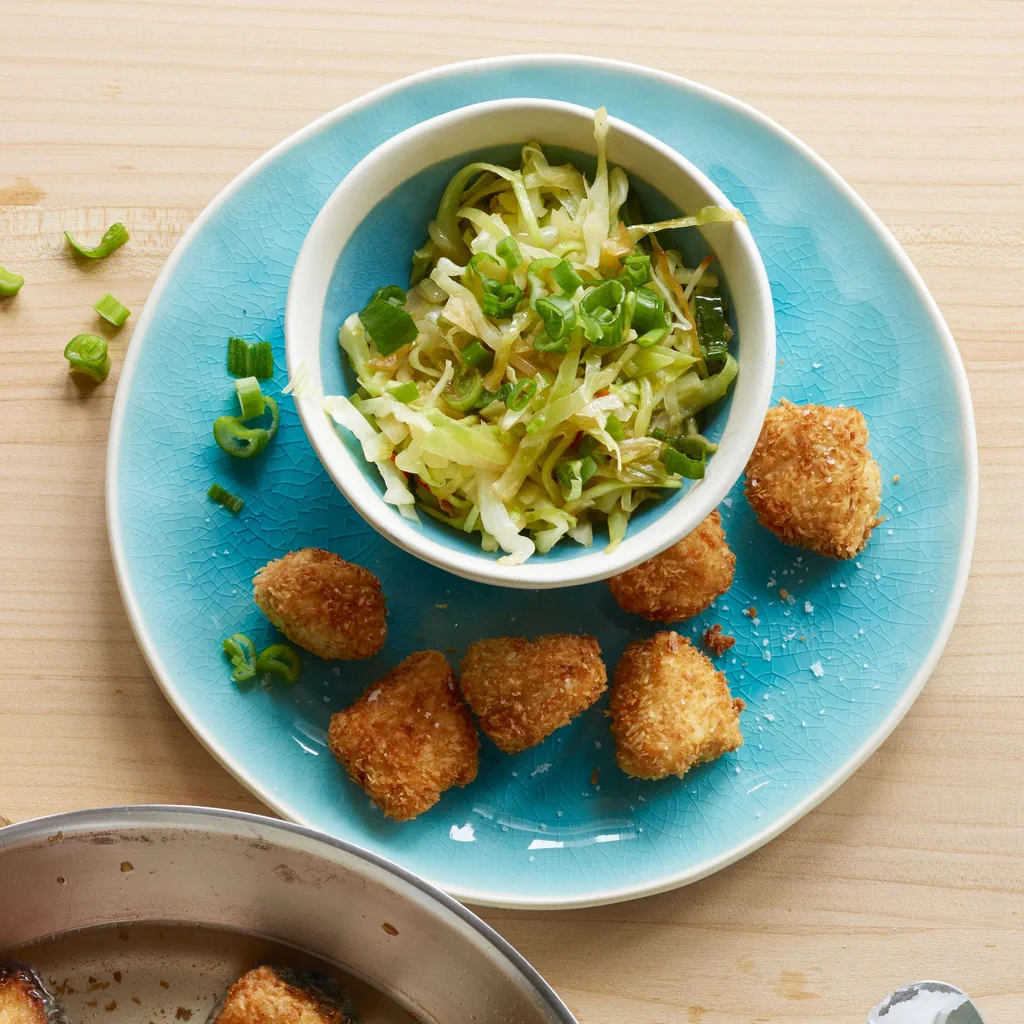 Kabissalat mit knusprigen Pouletwürfelchen