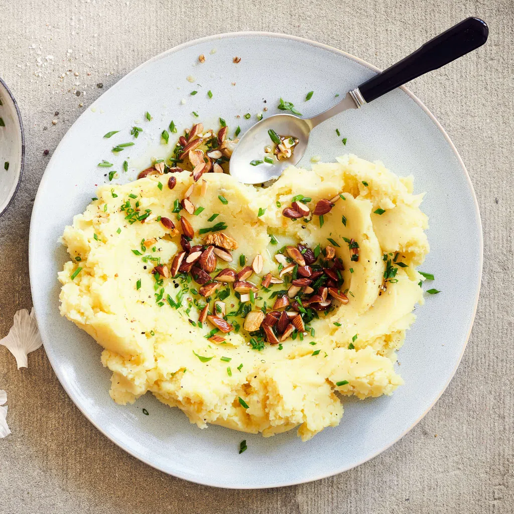 Kartoffelstampf mit gerösteten Mandeln