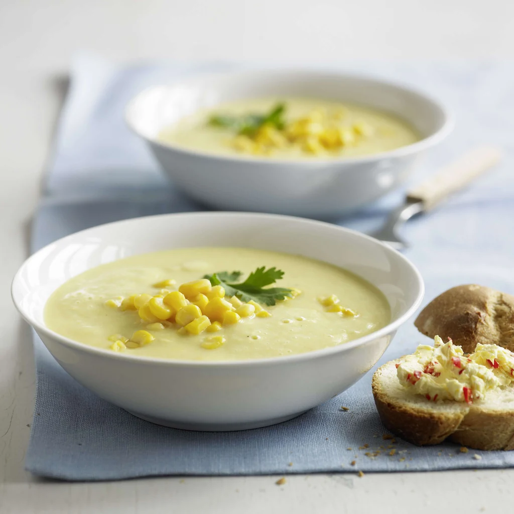 Soupe de maïs avec baguette au piment