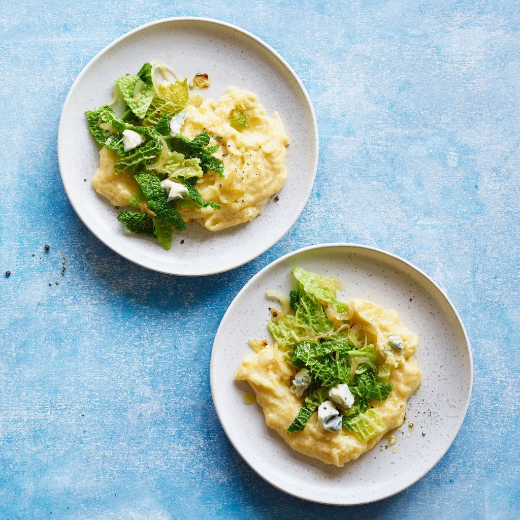 Blitz-Polenta mit Wirz und Gorgonzola