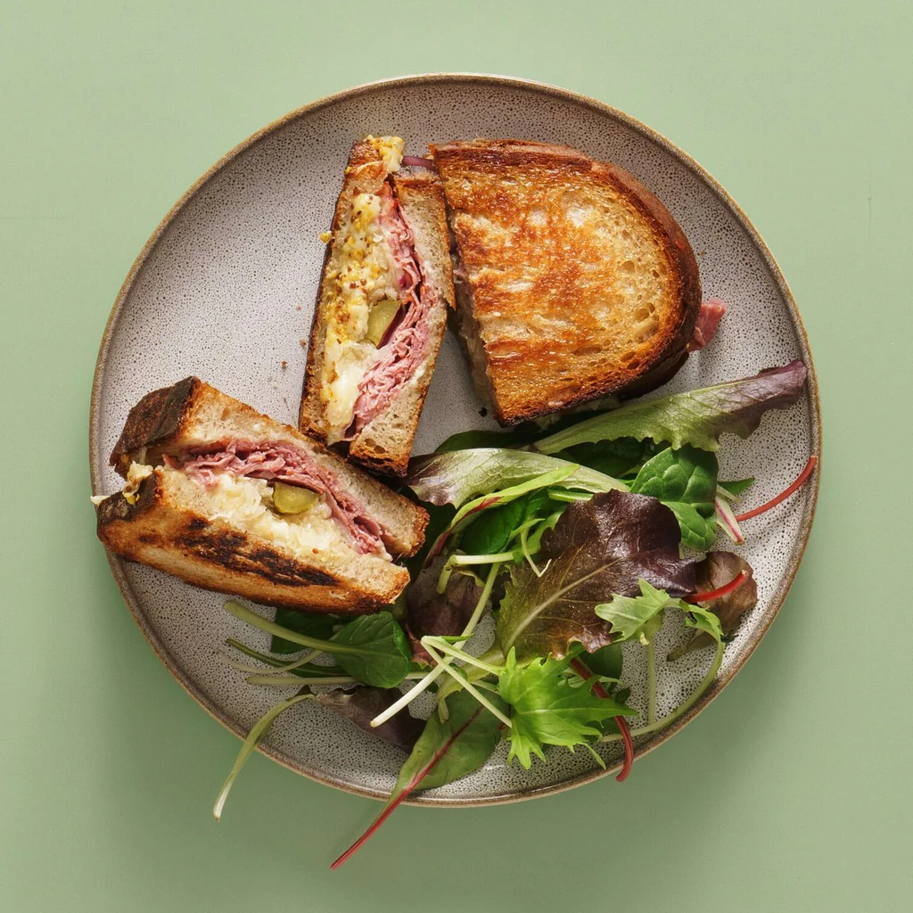 Toast con pastrami