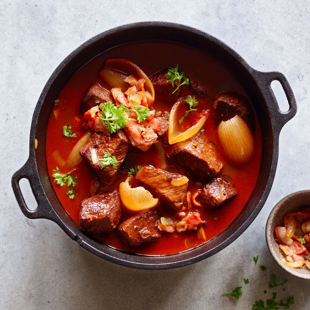 Hirschragout an Wacholder-Preiselbeer-Sauce