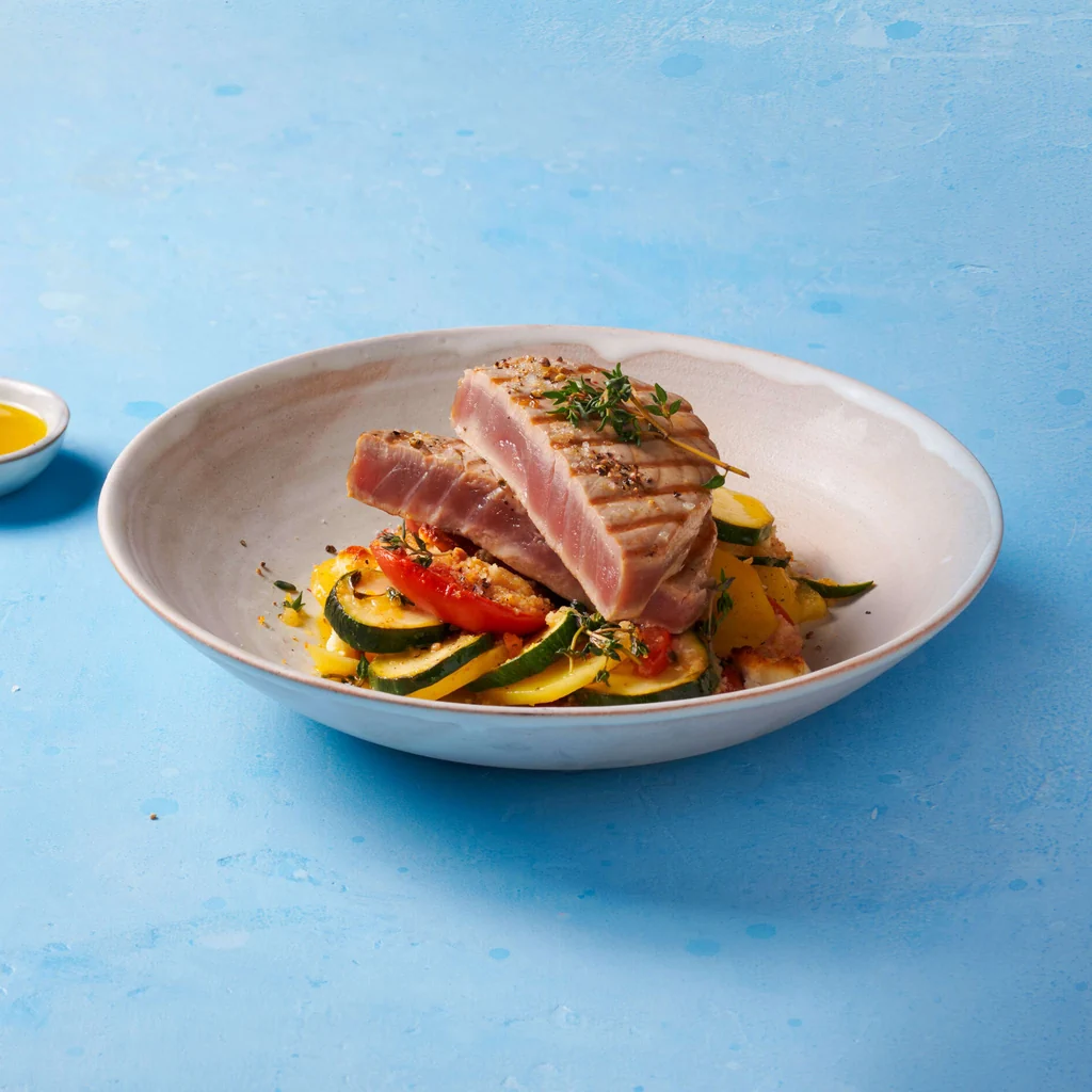 Steak de thon aux légumes méditerranéens