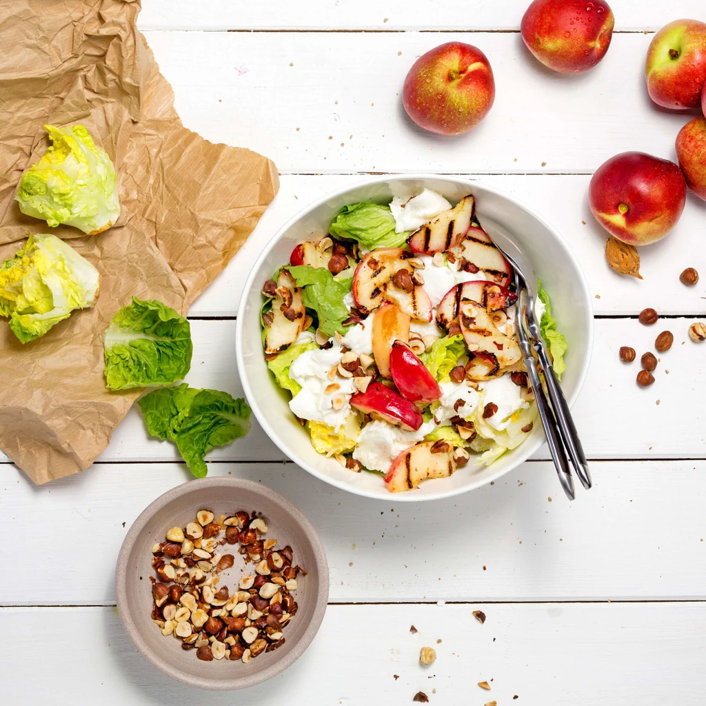 Salade romaine aux nectarines