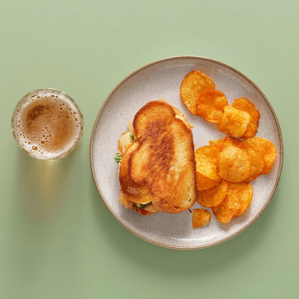 Croque au fromage et au piment avec kimchi