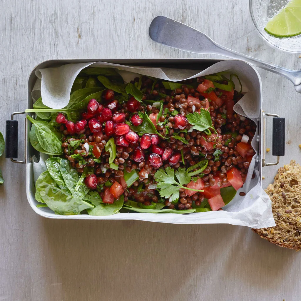 Linsensalat fixfertig mit Granatapfel und Spinat