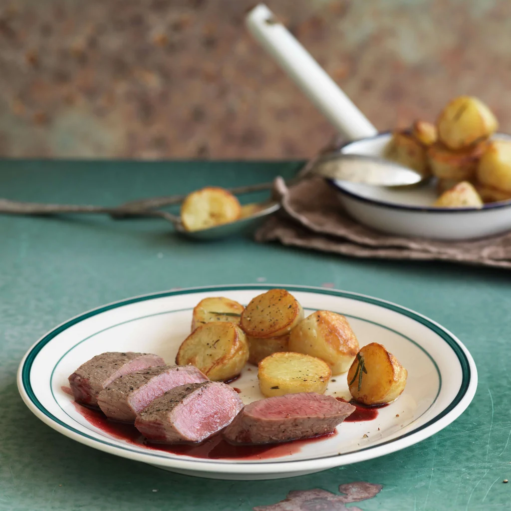 Lombata di agnello con salsa al sambuco