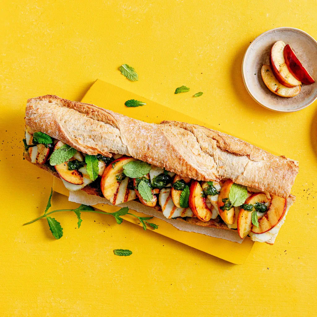 Halloumi-Nektarinen-Grill-Sandwich
