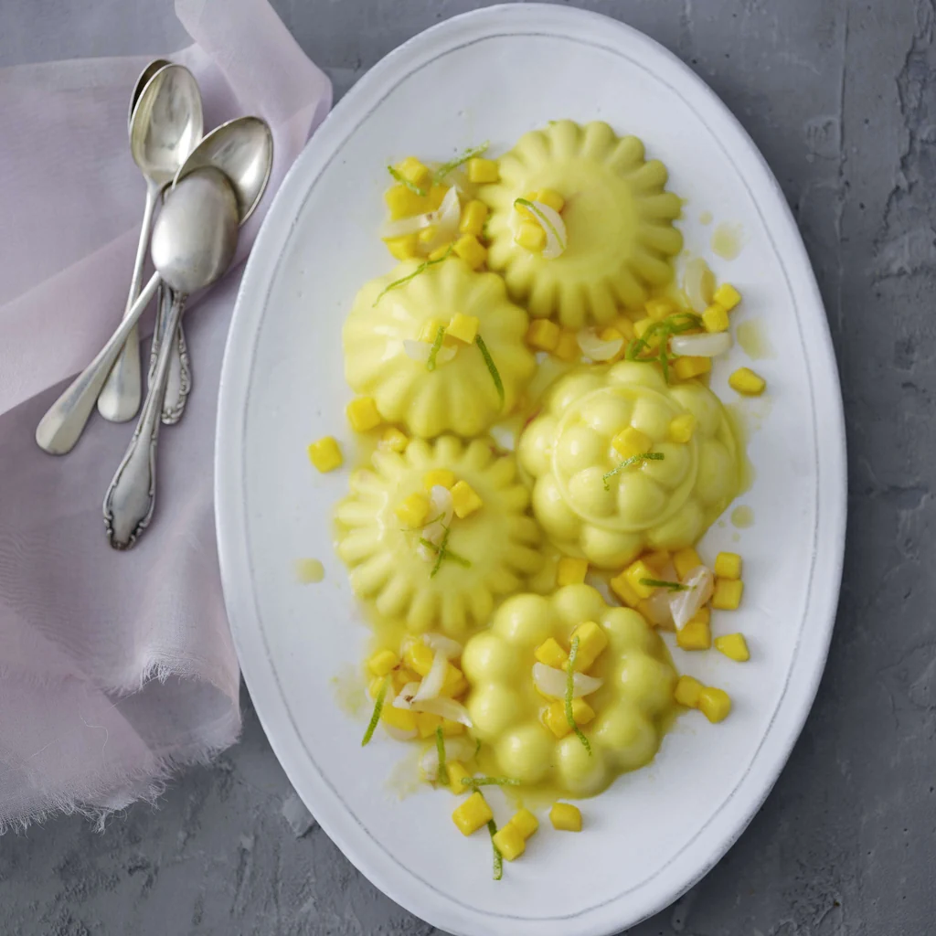 Budino di mango e latte di cocco con macedonia