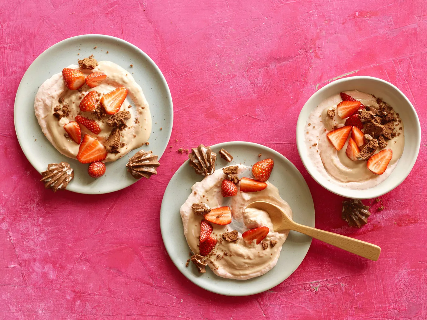 Crème aux fraises avec biscuits