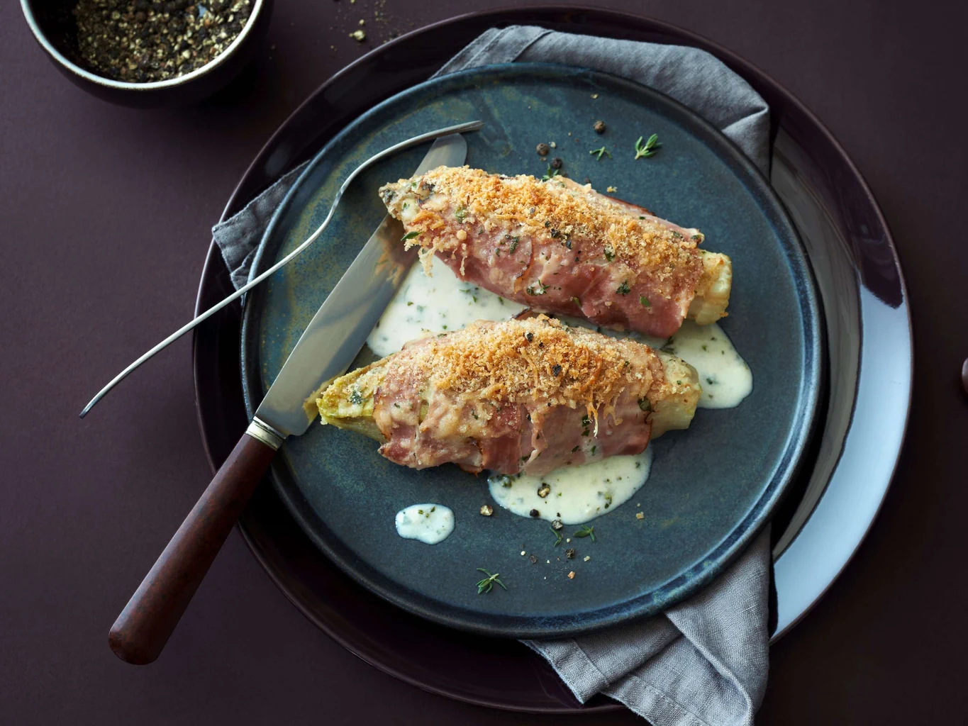Chicorée-Schinkenrollen mit Kräutersauce