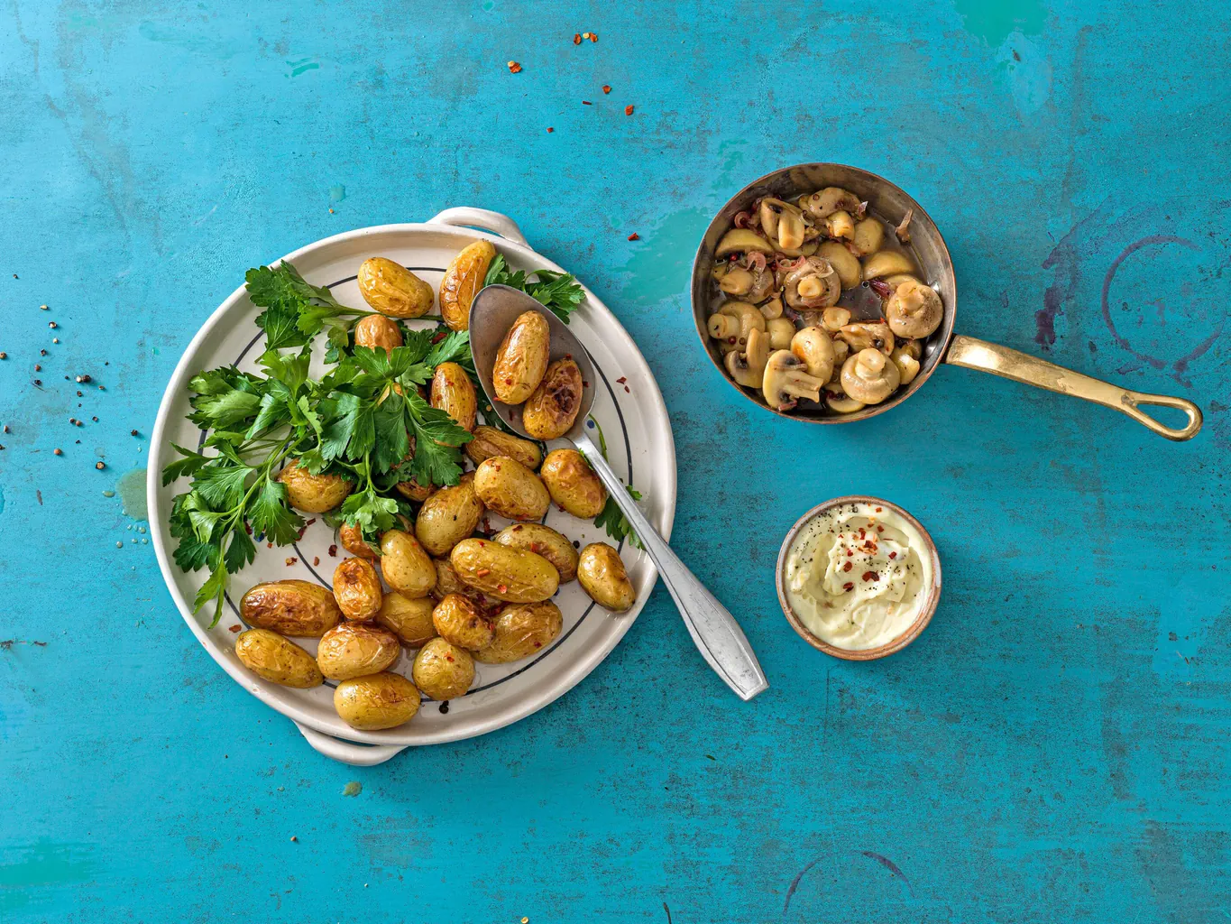 Patatas bravas avec champignons