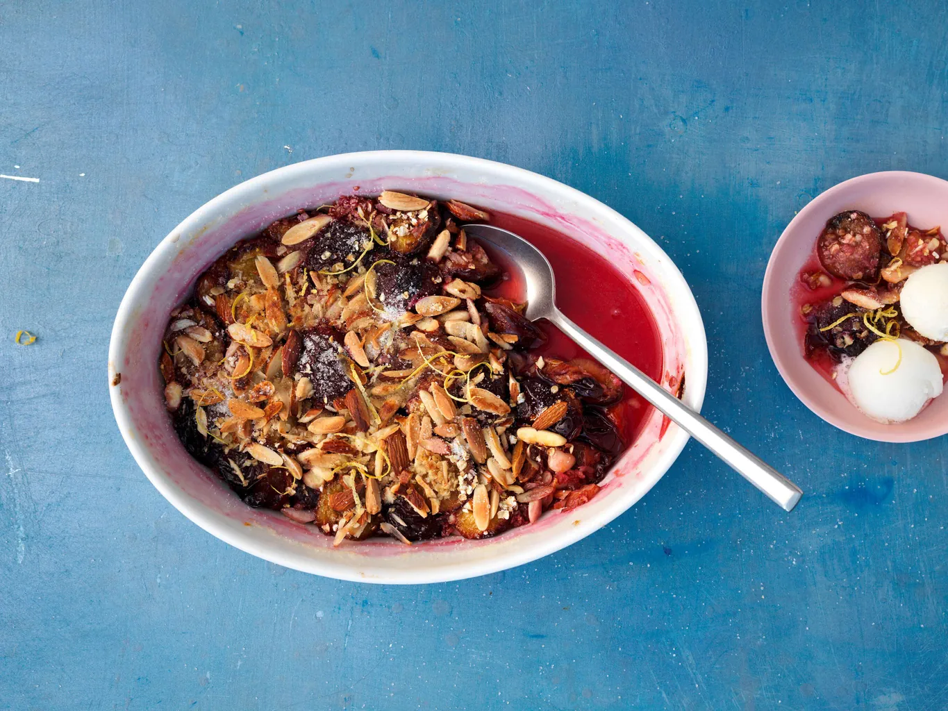 Crumble di prugne alle mandorle