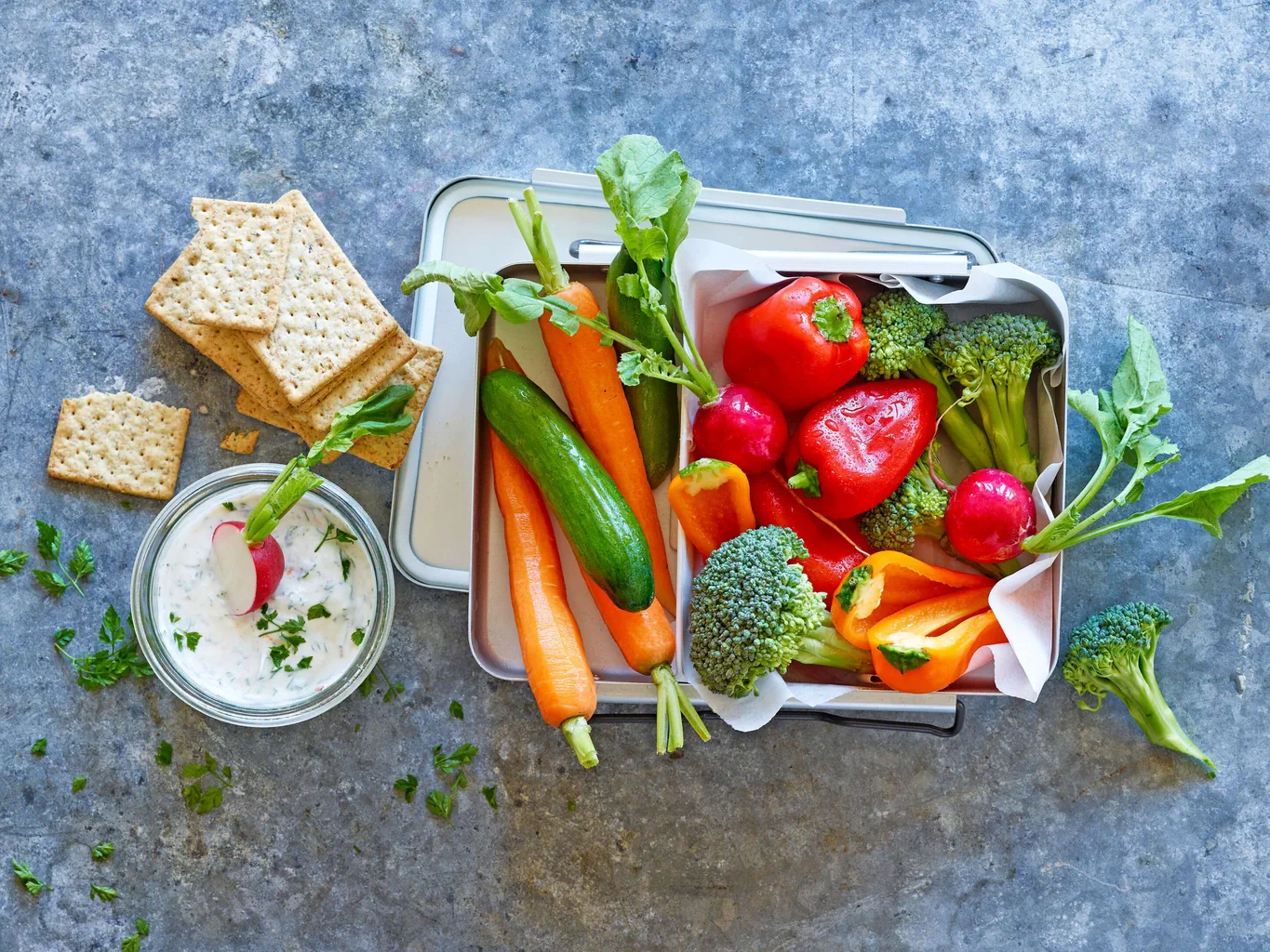 Légumes et dip aux herbes