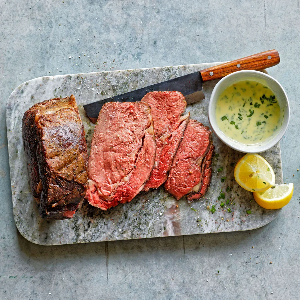 Arrosto di manzo con salsa olandese all’aglio orsino