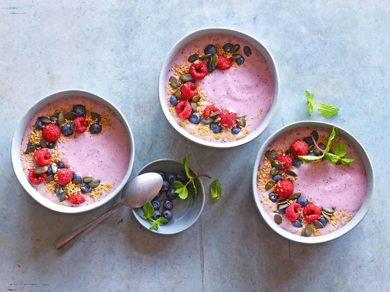 Bowl aux fruits et aux baies d'açaï