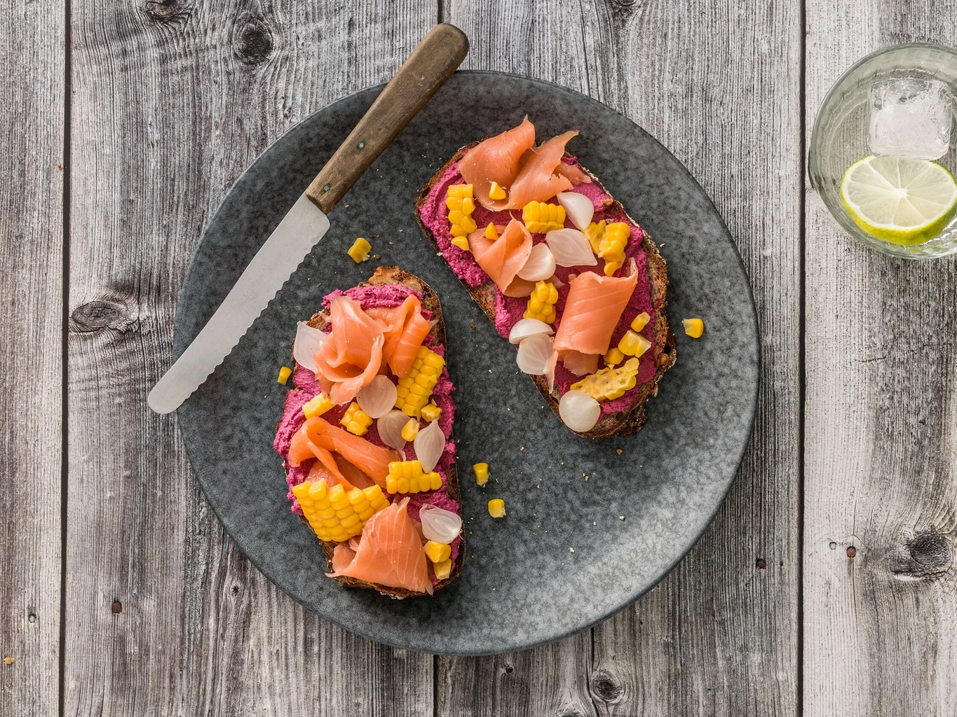 Tartines de saumon à l'houmous