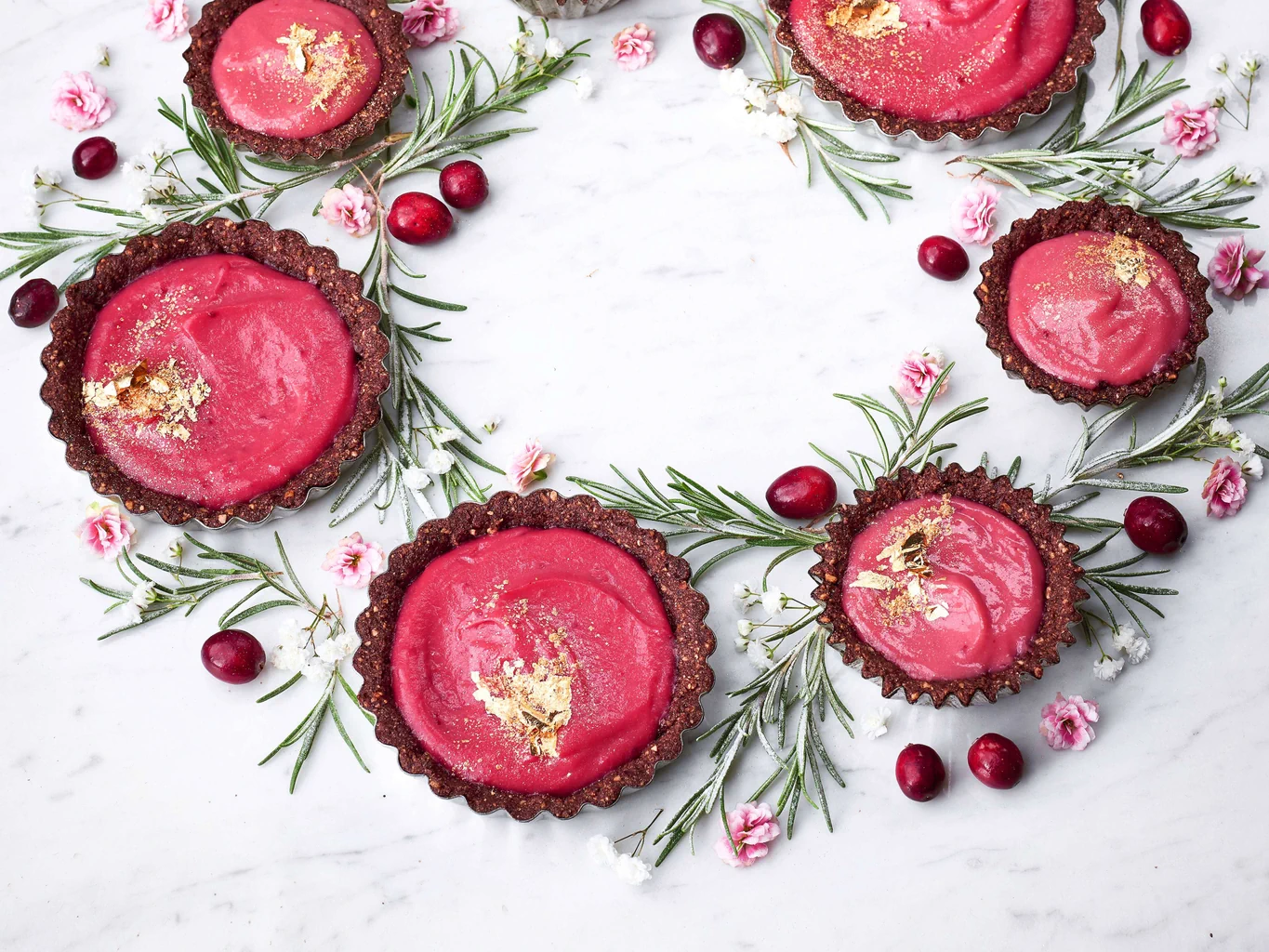 Tartelettes aux bruns de Bâle avec cranberry curd